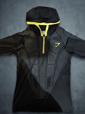 NWT Gymshark Onyx V1 1/4 Zip Hoodie Black Yellow - Size Medium]